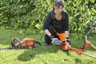Husqvarna 520iLX akkumulátoros szegélyvágó (csak gép)