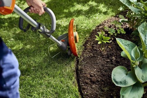 Husqvarna 110iL akkumulátoros szegélyvágó (akkumulátorral és töltővel)