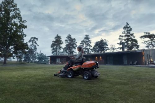 Husqvarna R 216T AWD rider (vágóasztal nélkül)