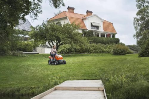 Husqvarna TS 112 oldalkidobós fűnyíró traktor