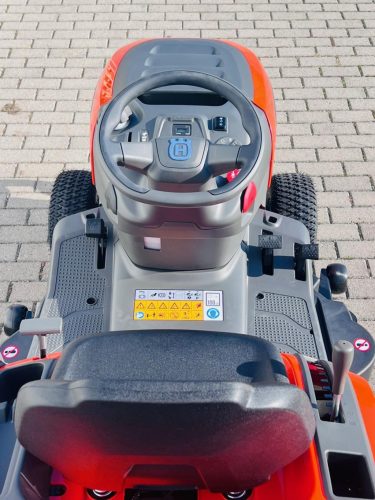 Husqvarna TC 220T fűnyíró traktor fűgyűjtővel