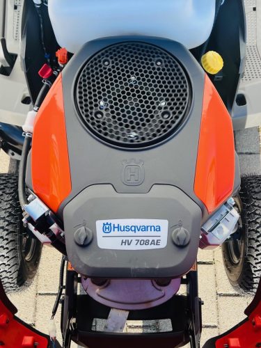 Husqvarna TC 220T fűnyíró traktor fűgyűjtővel