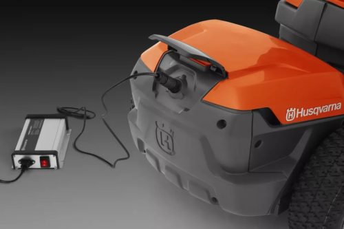 Husqvarna R 112iC akkumulátoros rider (vágóasztallal)