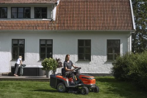 Husqvarna TC 100i akkumulátoros fűnyíró traktor