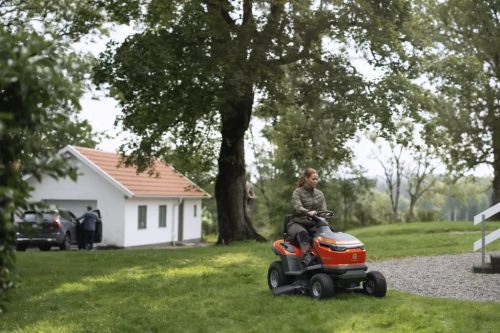 Husqvarna TS 100i akkumulátoros fűnyíró traktor