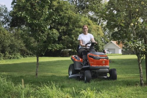 Husqvarna TS 100i akkumulátoros fűnyíró traktor