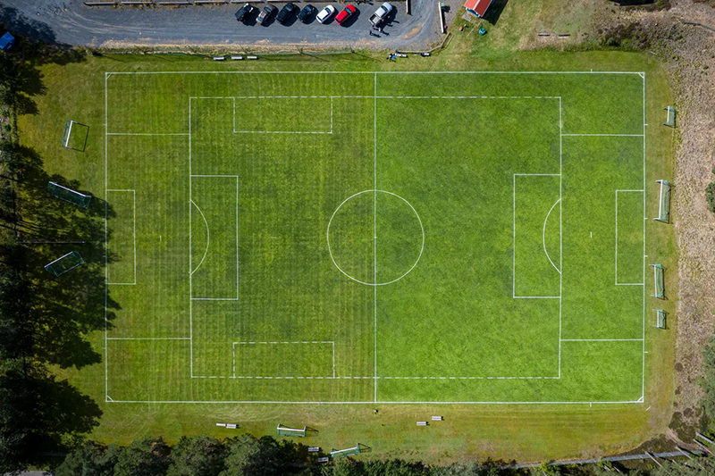 Az Automower® jobb gyepszőnyeget biztosít, mint a hagyományos forgókéses fűnyírógépek